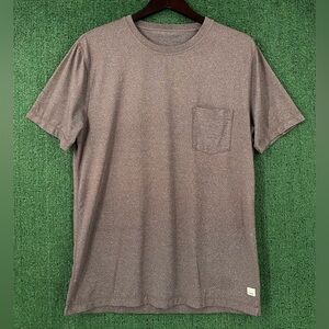 Vuori Tradewinds Performance Pocket Light Plum Tee T-Shirt Men’s Size Medium